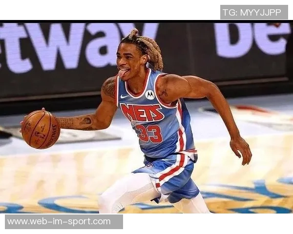 克拉克斯顿今日表现出色11投8中贡献19分7篮板5助攻3盖帽助球队获胜